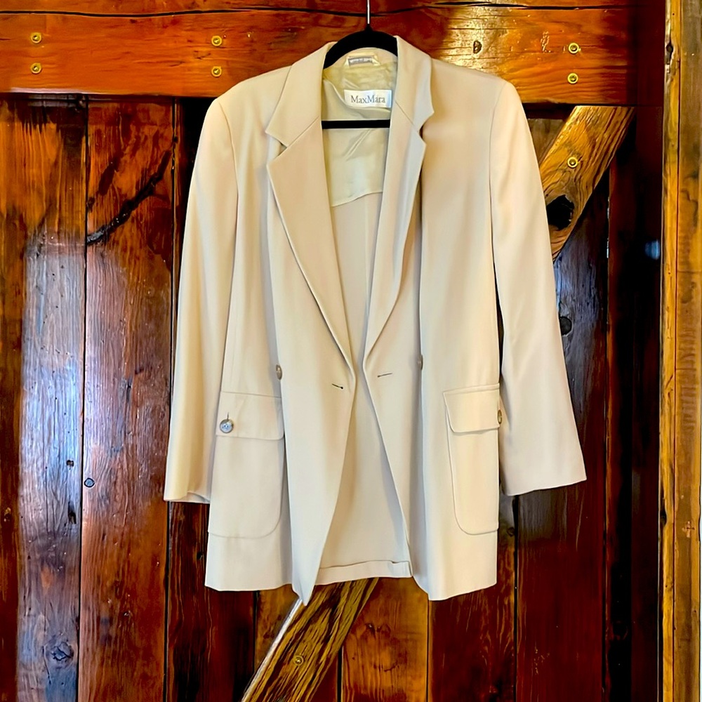 Gorgeous Max Mara, lightweight jacket, absolutely stunning, and classic